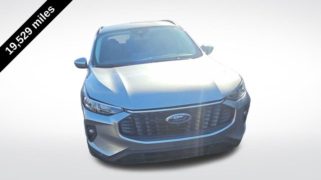 Used 2024 Ford Escape Platinum image 3