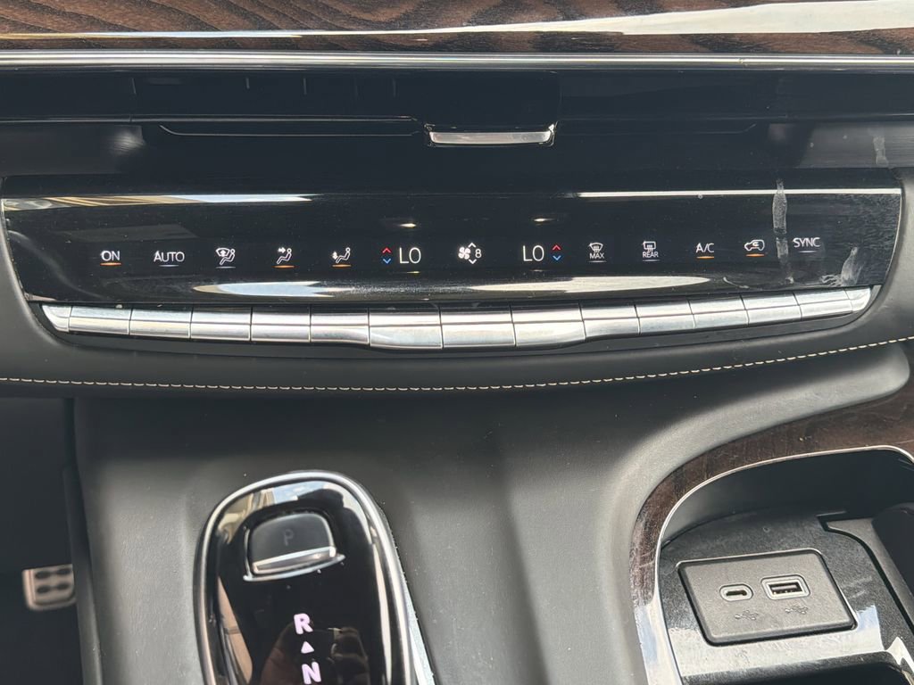 Certified 2022 Cadillac Escalade Sport Platinum w/ LPO, ONYX Package image 32