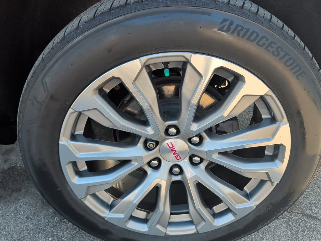 Used 2022 GMC Yukon XL Denali image 9