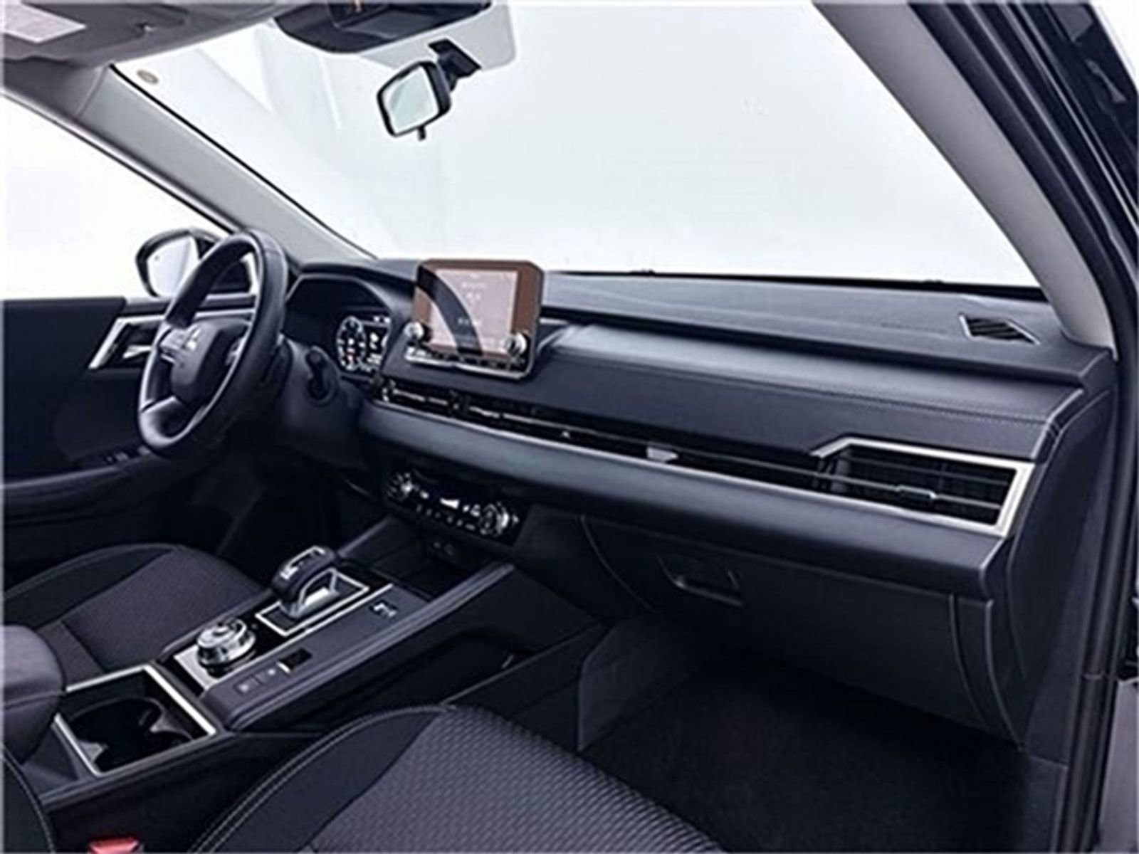 New 2025 Mitsubishi Outlander ES image 21