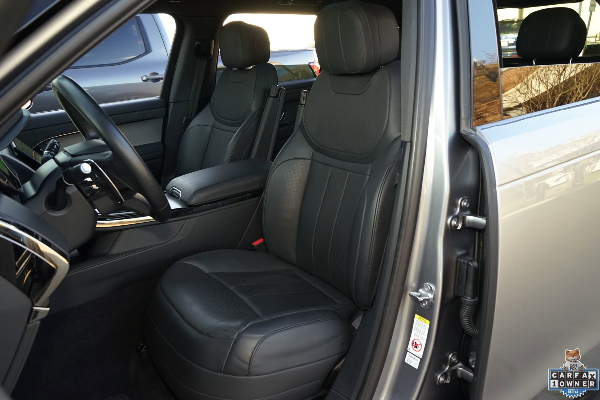 Used 2025 Land Rover Range Rover Sport SE image 9