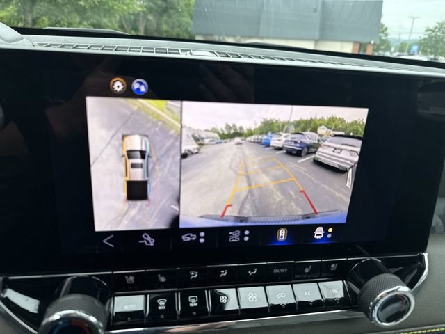 Used 2025 Chevrolet Colorado ZR2 w/ Technology Package AWD/4WD image 19