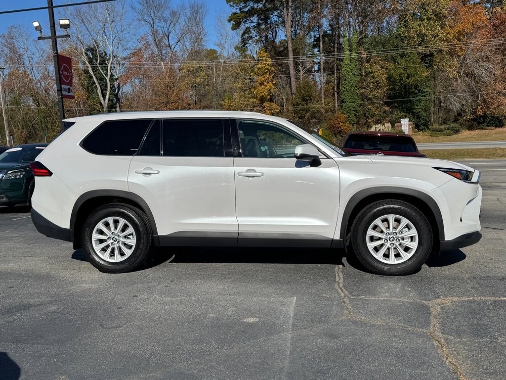 Used 2024 Toyota Grand Highlander XLE image 2