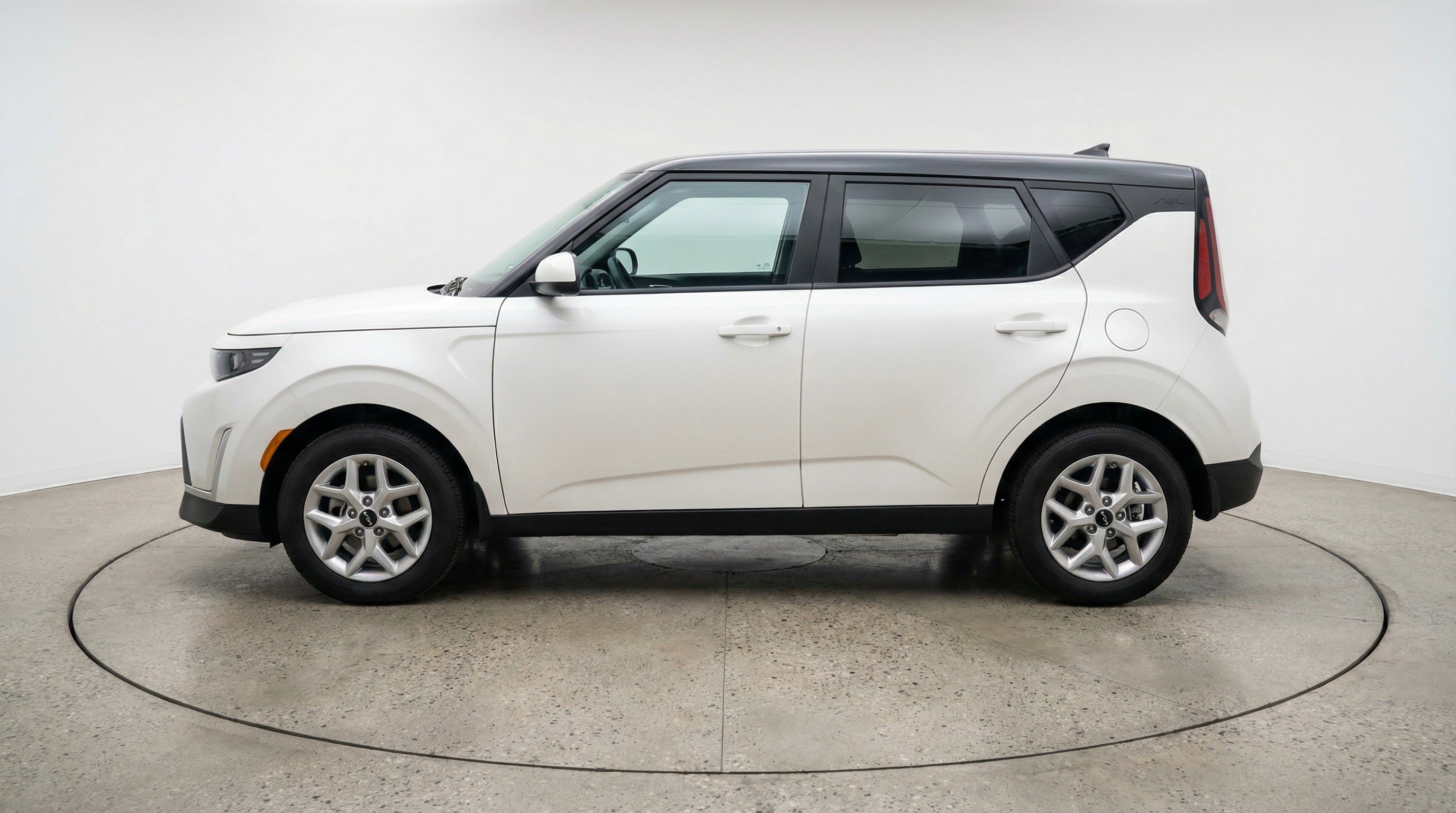 Used 2025 Kia Soul LX w/ LX Technology Package image 5