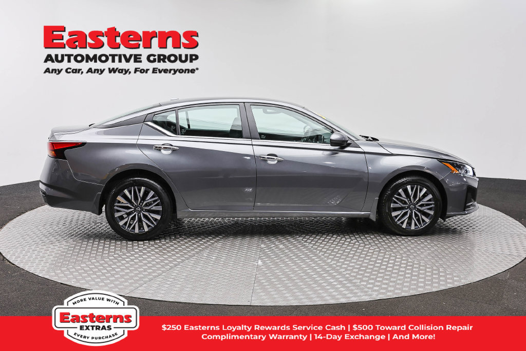 Used 2023 Nissan Altima 2.5 SV AWD/4WD image 5