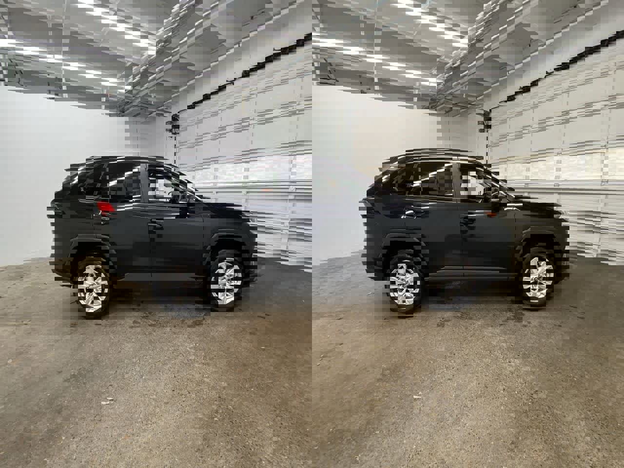 Used 2021 Toyota RAV4 XLE image 7