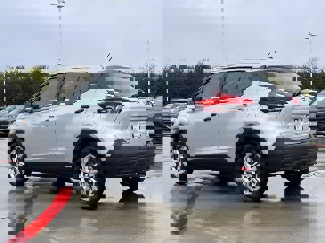 Used 2020 Nissan Kicks S image 4