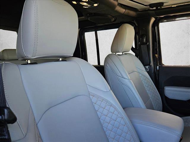 Used 2023 Jeep Gladiator Overland image 24