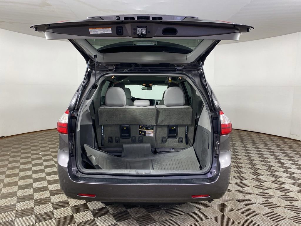 Used 2018 Toyota Sienna XLE w/ XLE Navigation Package image 30