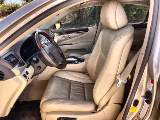 Used 2016 Lexus LS 460 w/ Comfort Package RWD image 11