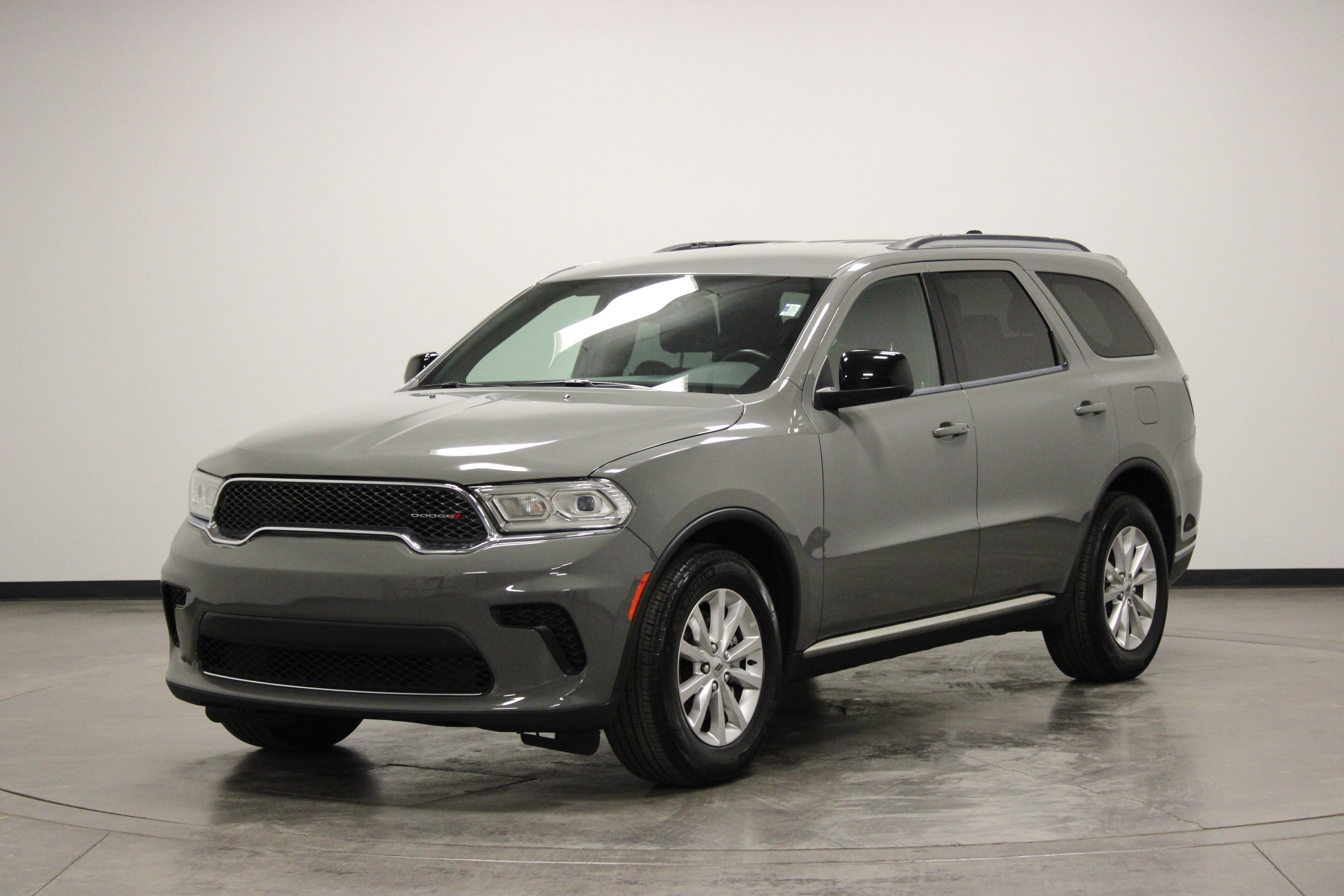 Used 2024 Dodge Durango SXT w/ 3rd Row Seating Group RWD image 4