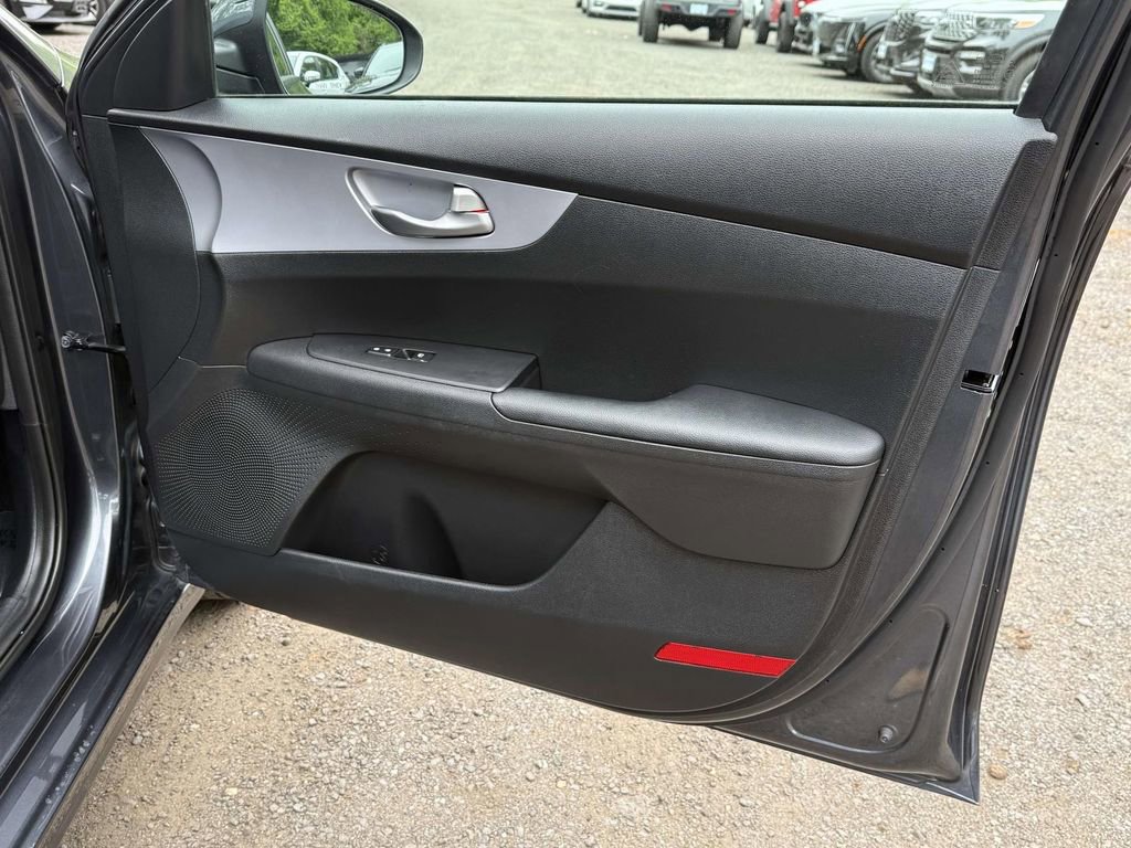 Used 2022 Kia Forte LXS FWD image 7