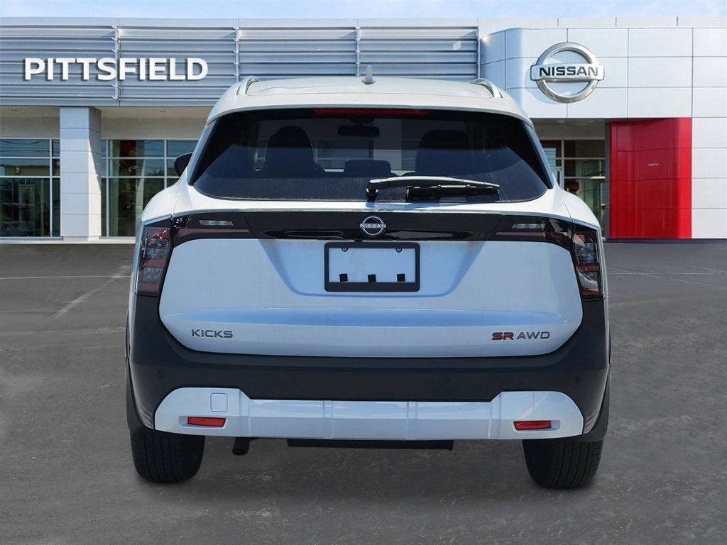 New 2025 Nissan Kicks SR image 4