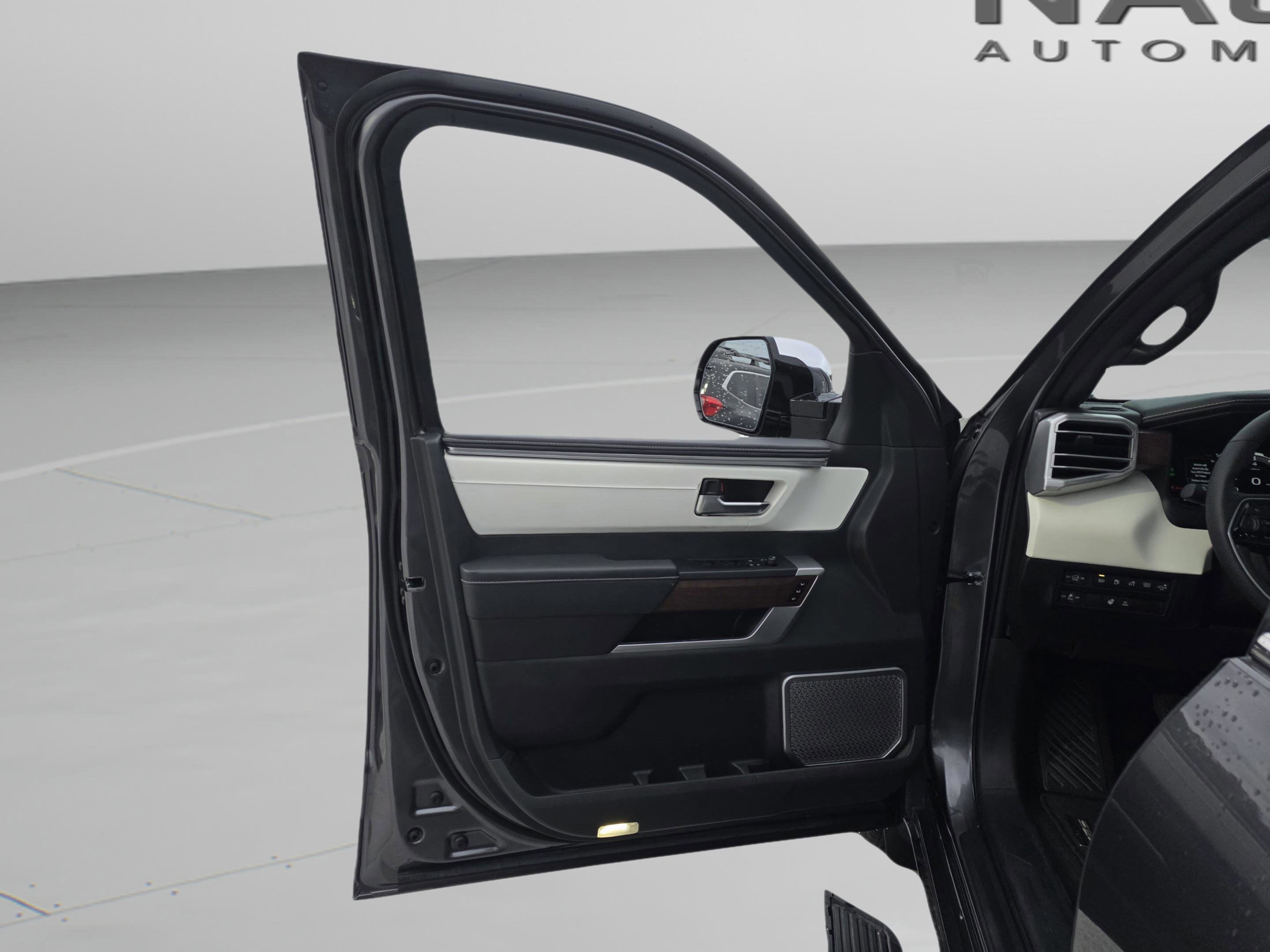 Used 2025 Toyota Sequoia Capstone image 8