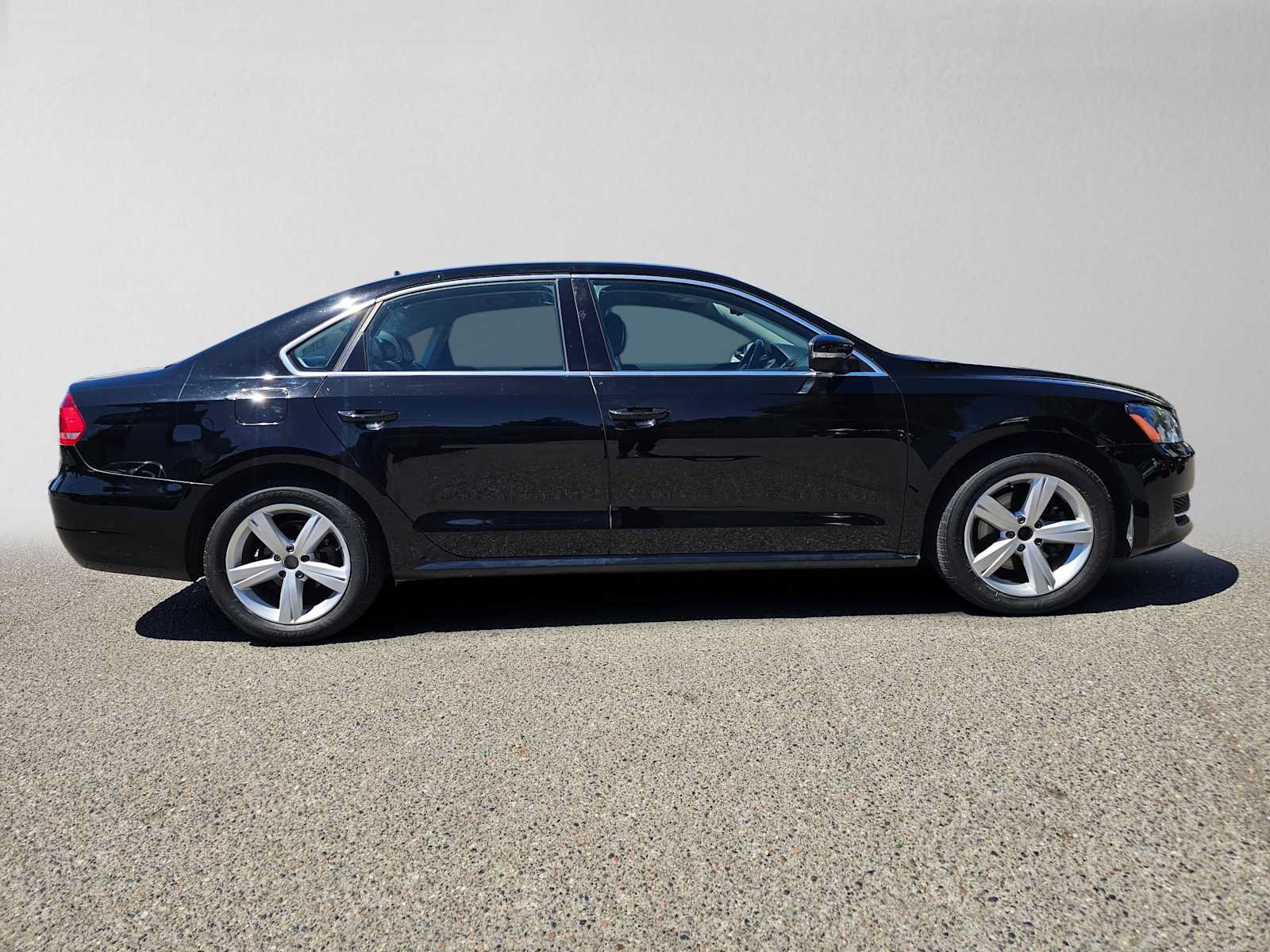 Used 2013 Volkswagen Passat 2.5 SE FWD image 2
