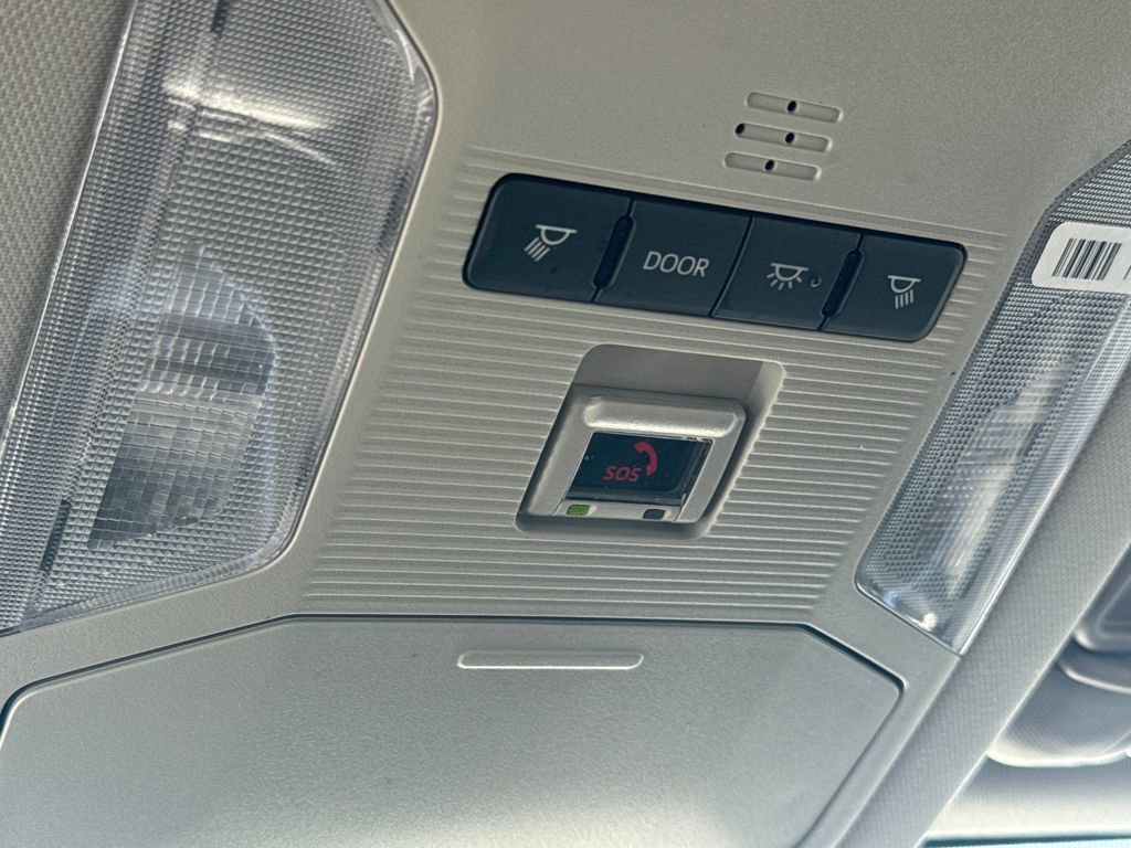 Used 2025 Toyota RAV4 XLE image 30