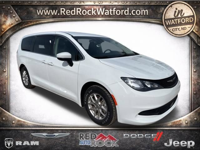 Used 2023 Chrysler Voyager LX image 2