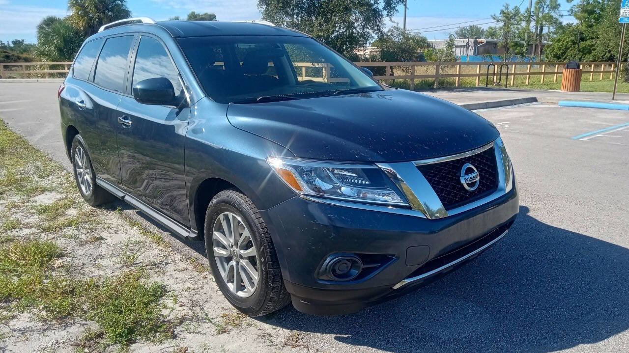 Used 2014 Nissan Pathfinder SV image 4