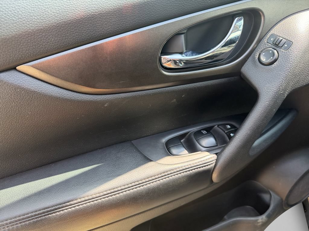 Used 2015 Nissan Rogue SV AWD/4WD image 20