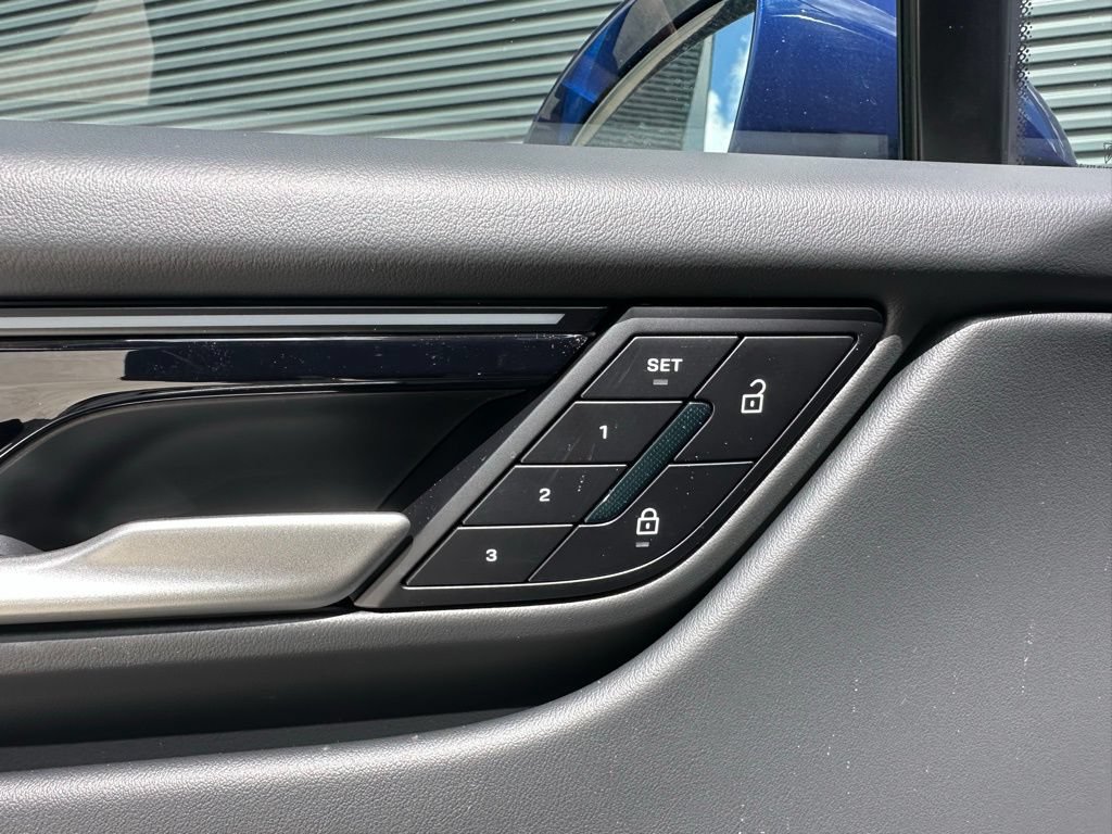 Used 2026 Porsche Macan Electric RWD image 20
