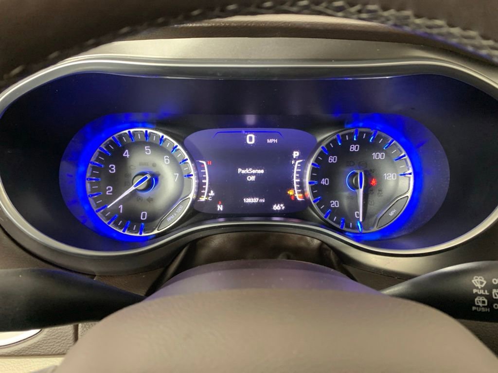 Used 2017 Chrysler Pacifica Touring-L Plus FWD image 19