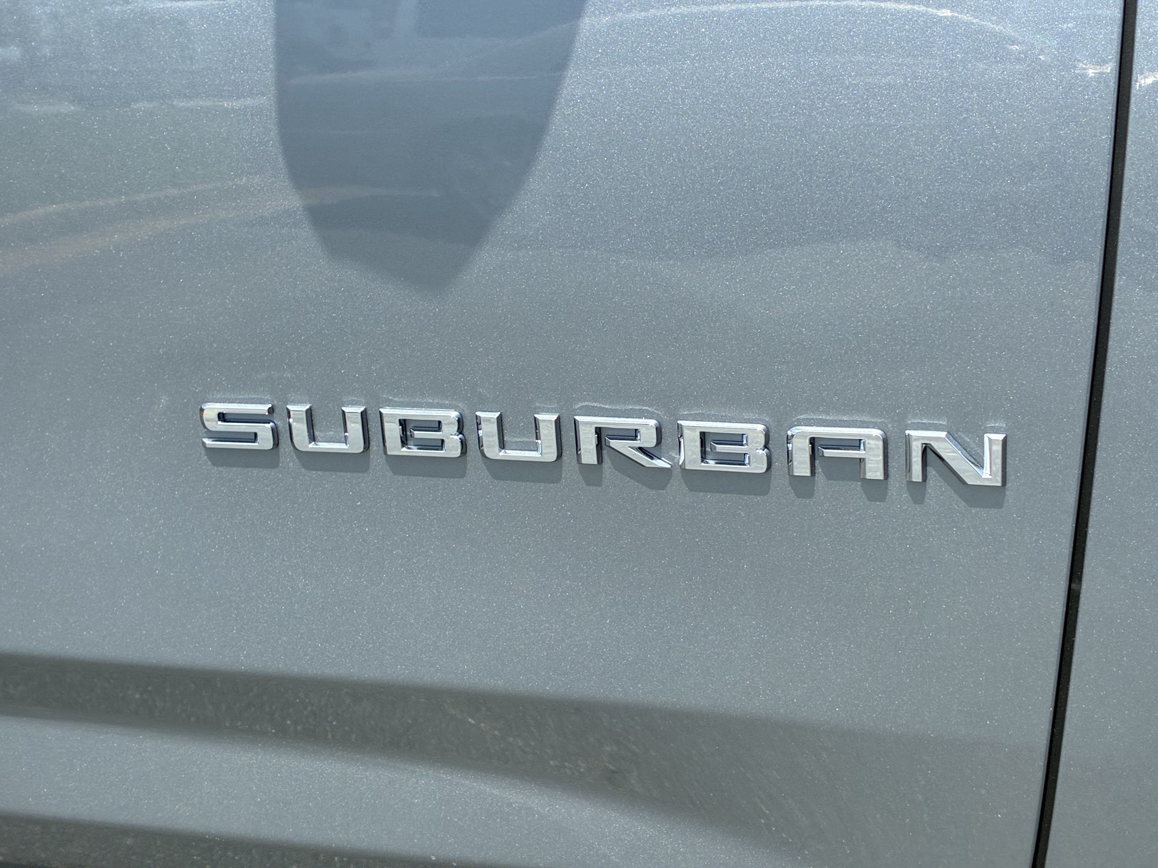 Used 2026 Chevrolet Suburban High Country RWD image 7