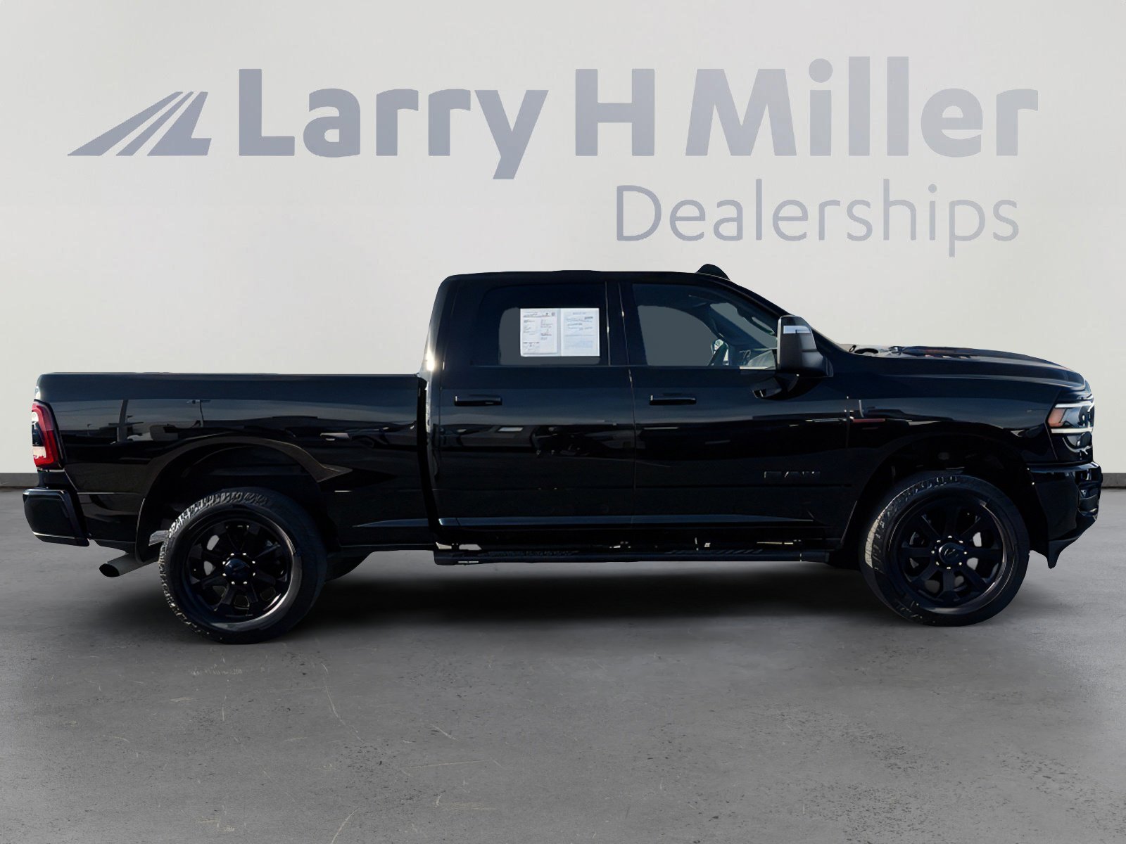 Used 2024 RAM 3500 Laramie w/ Night Edition AWD/4WD image 7