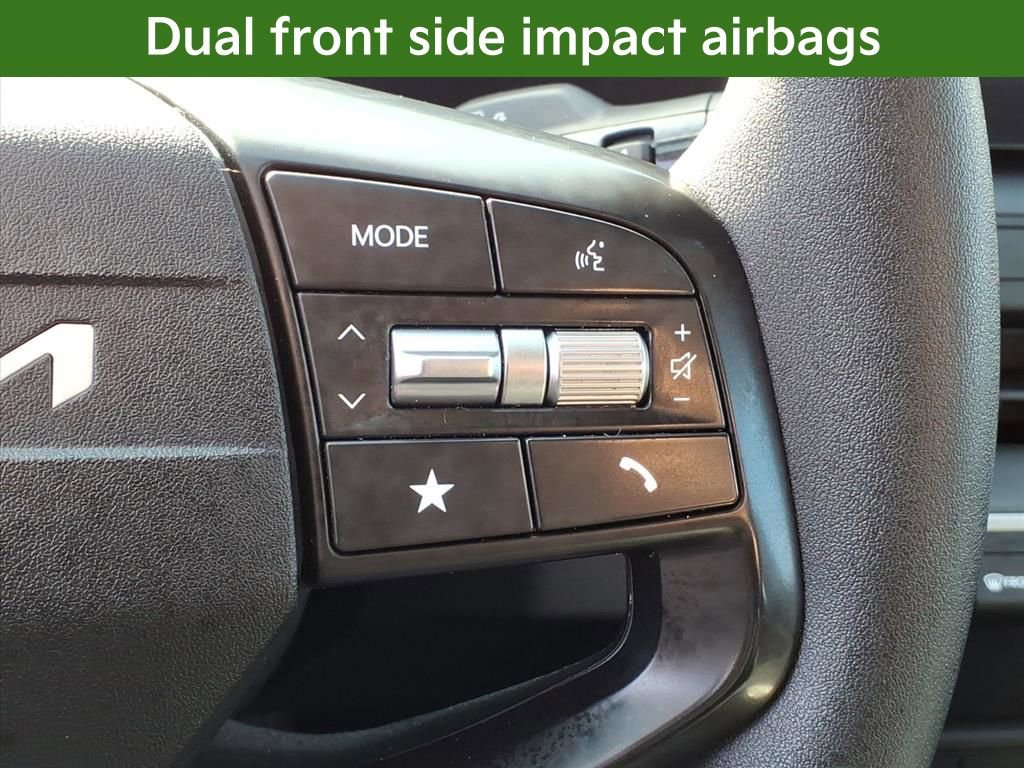 Used 2025 Kia K4 LXS image 29