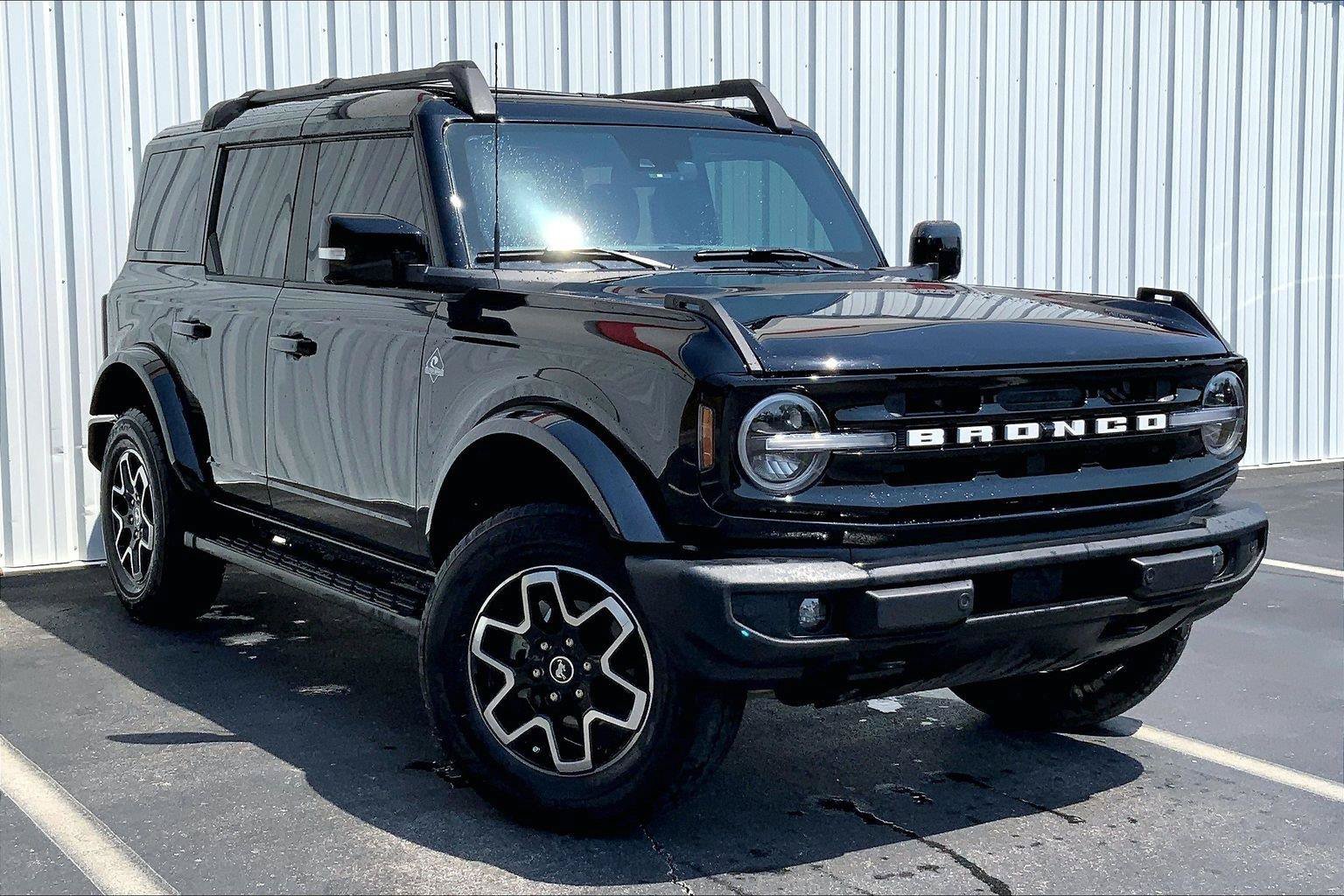 Used 2024 Ford Bronco Outer Banks AWD/4WD image 2