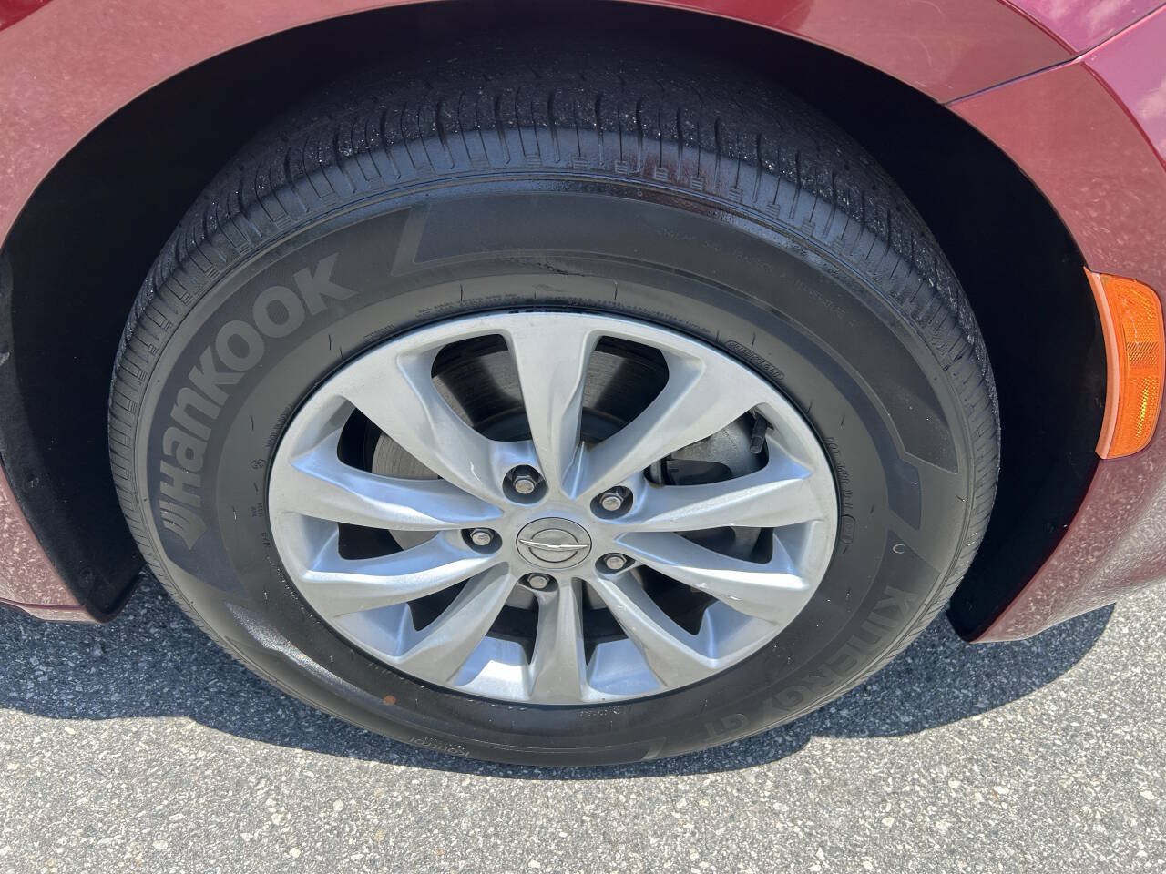 Used 2017 Chrysler Pacifica Touring-L FWD image 12