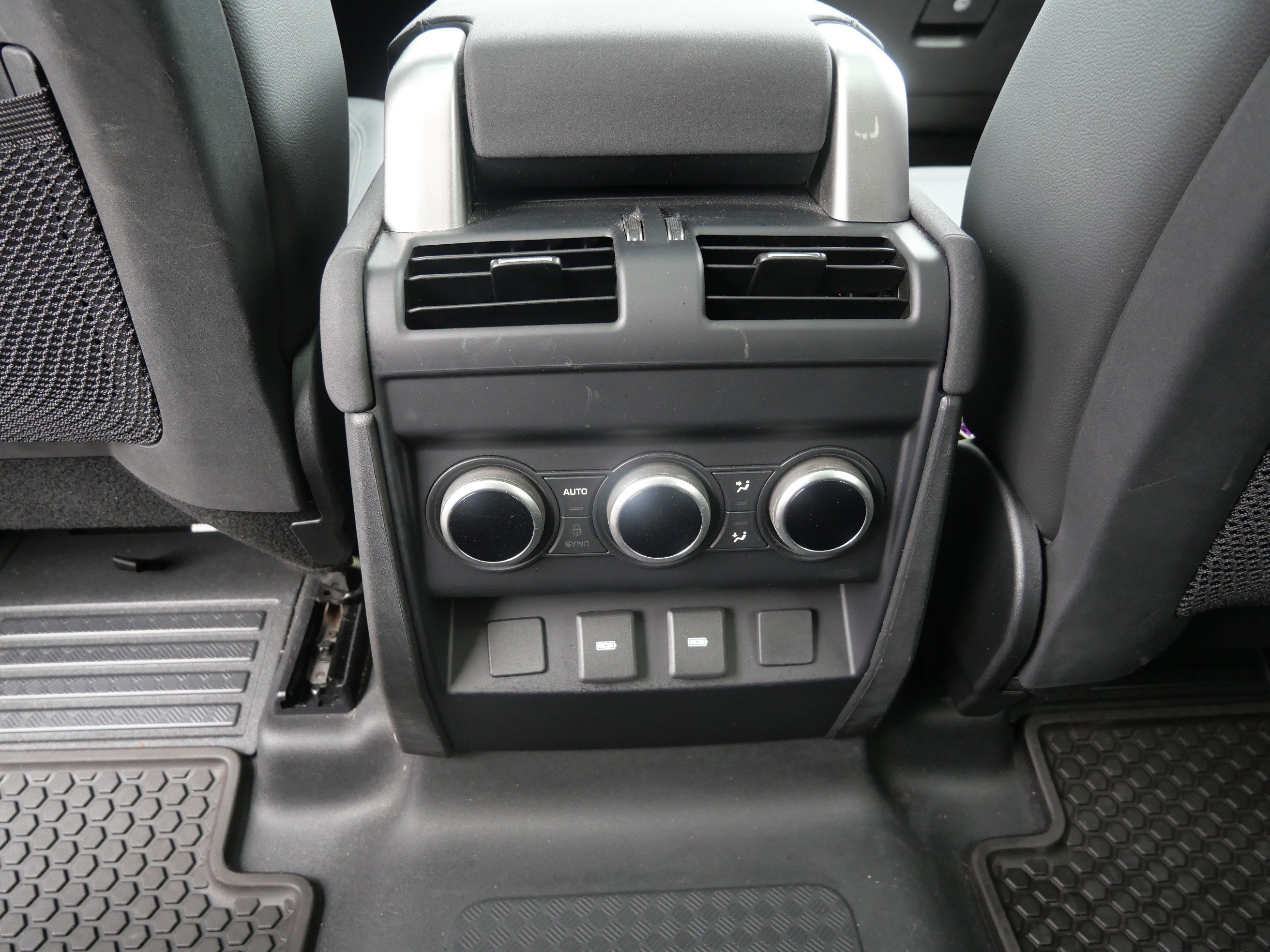 Certified 2023 Land Rover Defender 130 SE image 16