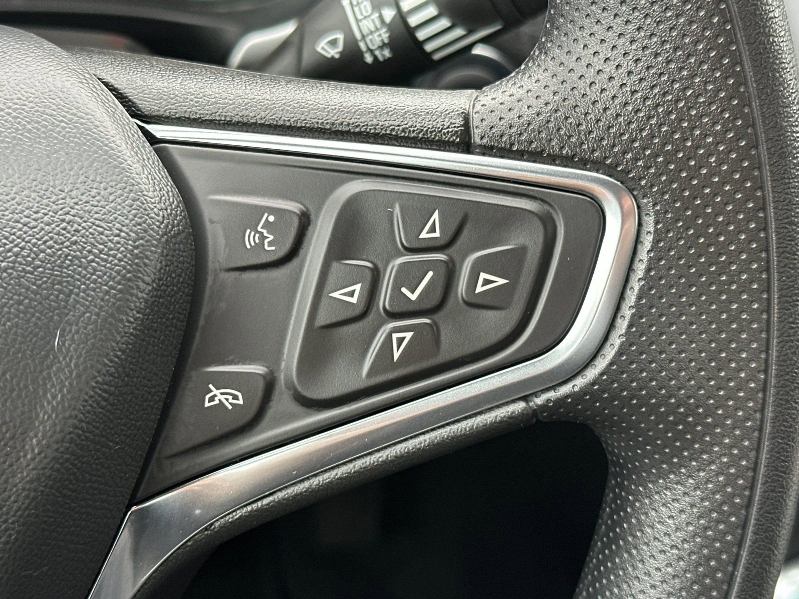 Used 2024 Chevrolet Malibu LT image 31