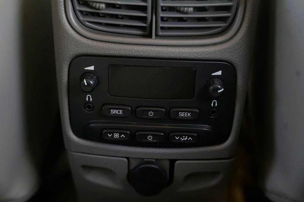 Used 2009 GMC Envoy Denali w/ Sun And 6-Disc Cd Package image 37