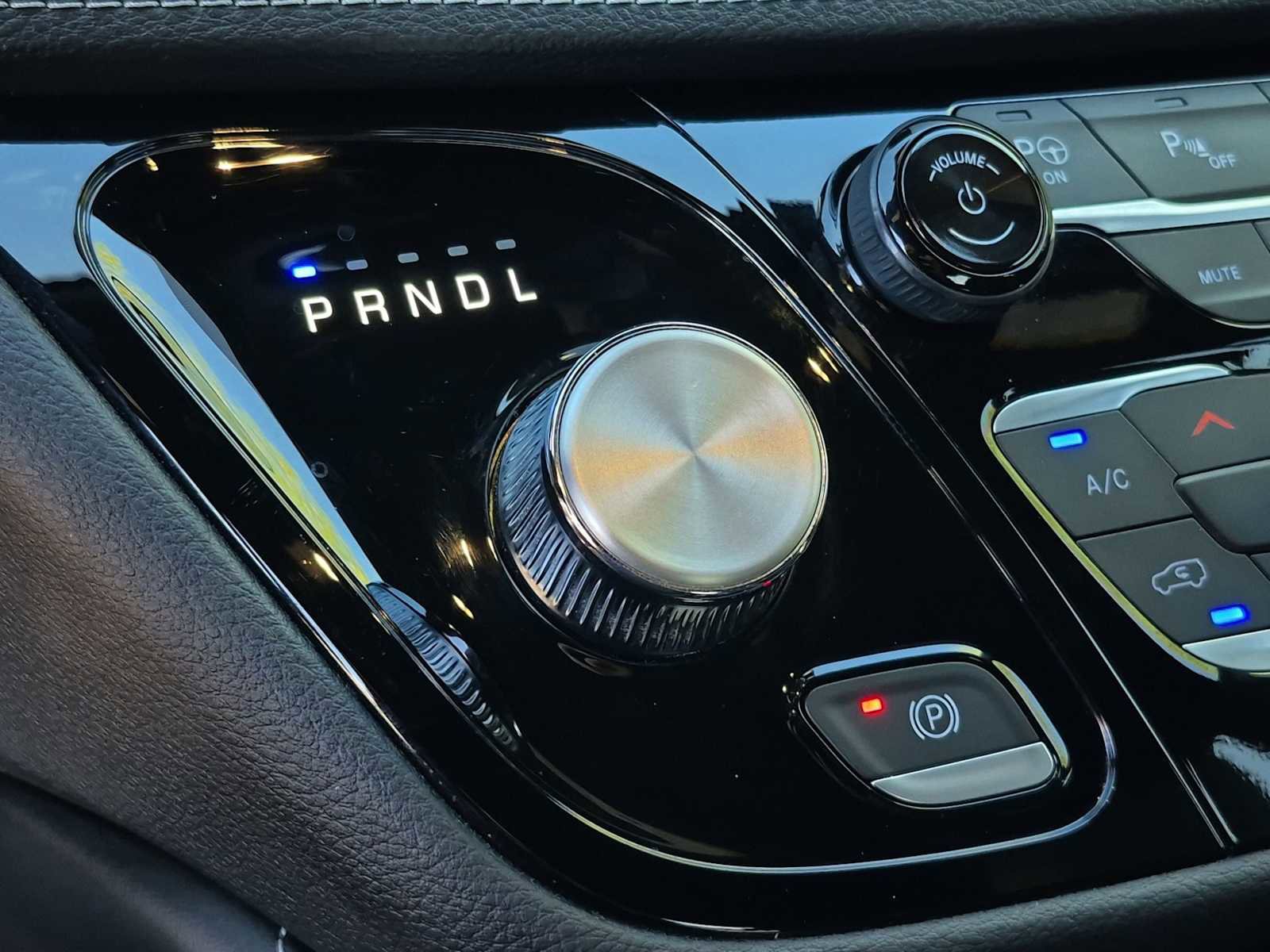 Used 2023 Chrysler Pacifica Limited w/ S Appearance Package FWD image 21