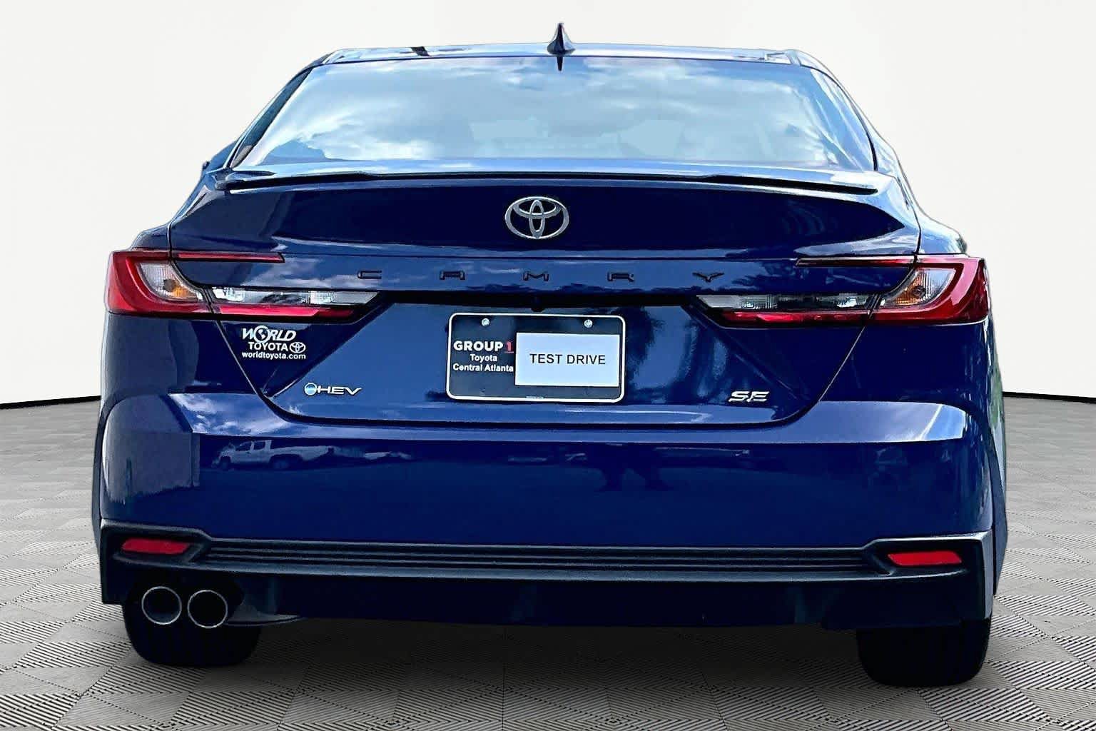 Used 2025 Toyota Camry SE w/ Convenience Package FWD image 5