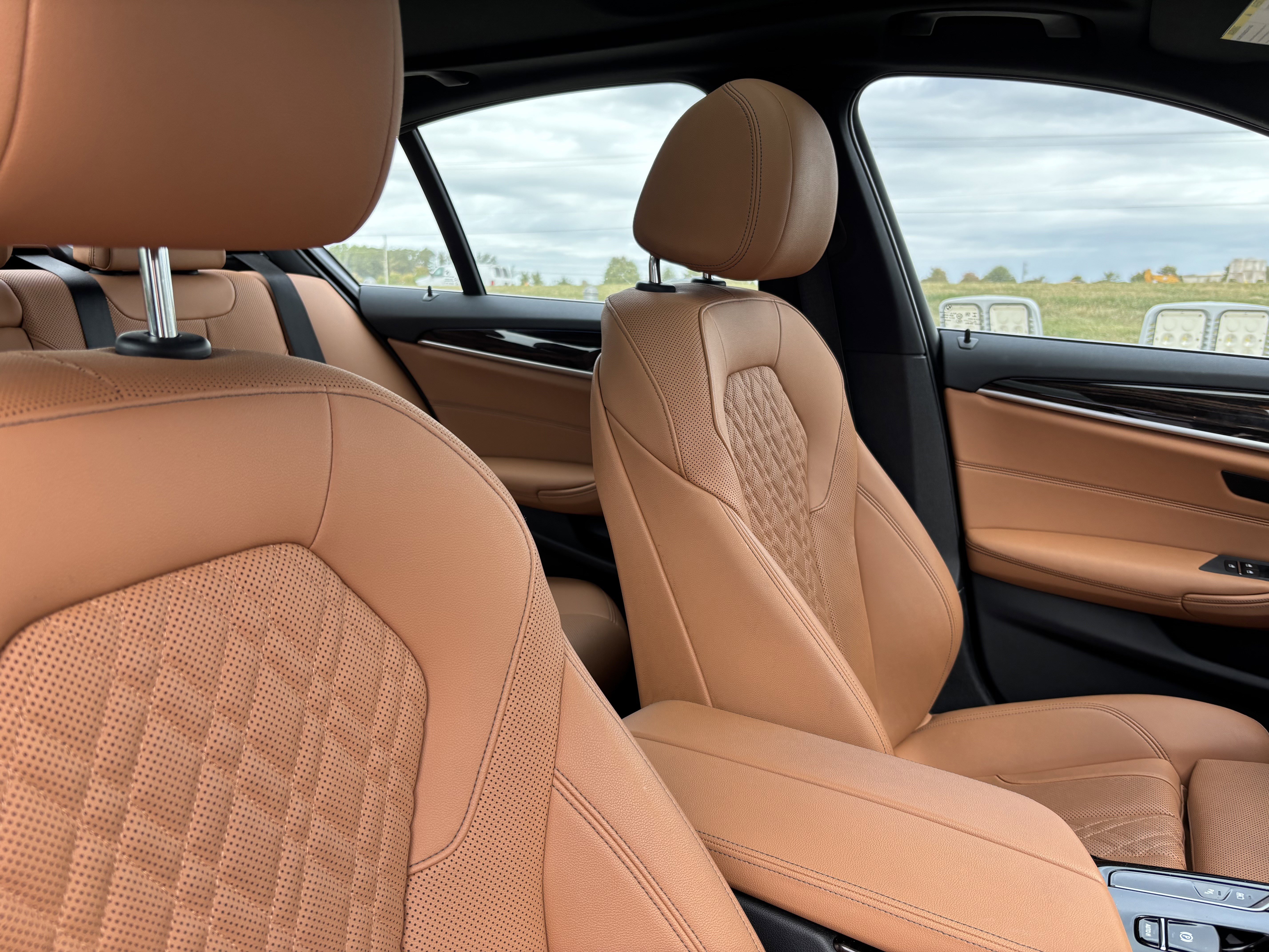 Used 2023 BMW 530e w/ Premium Package image 35