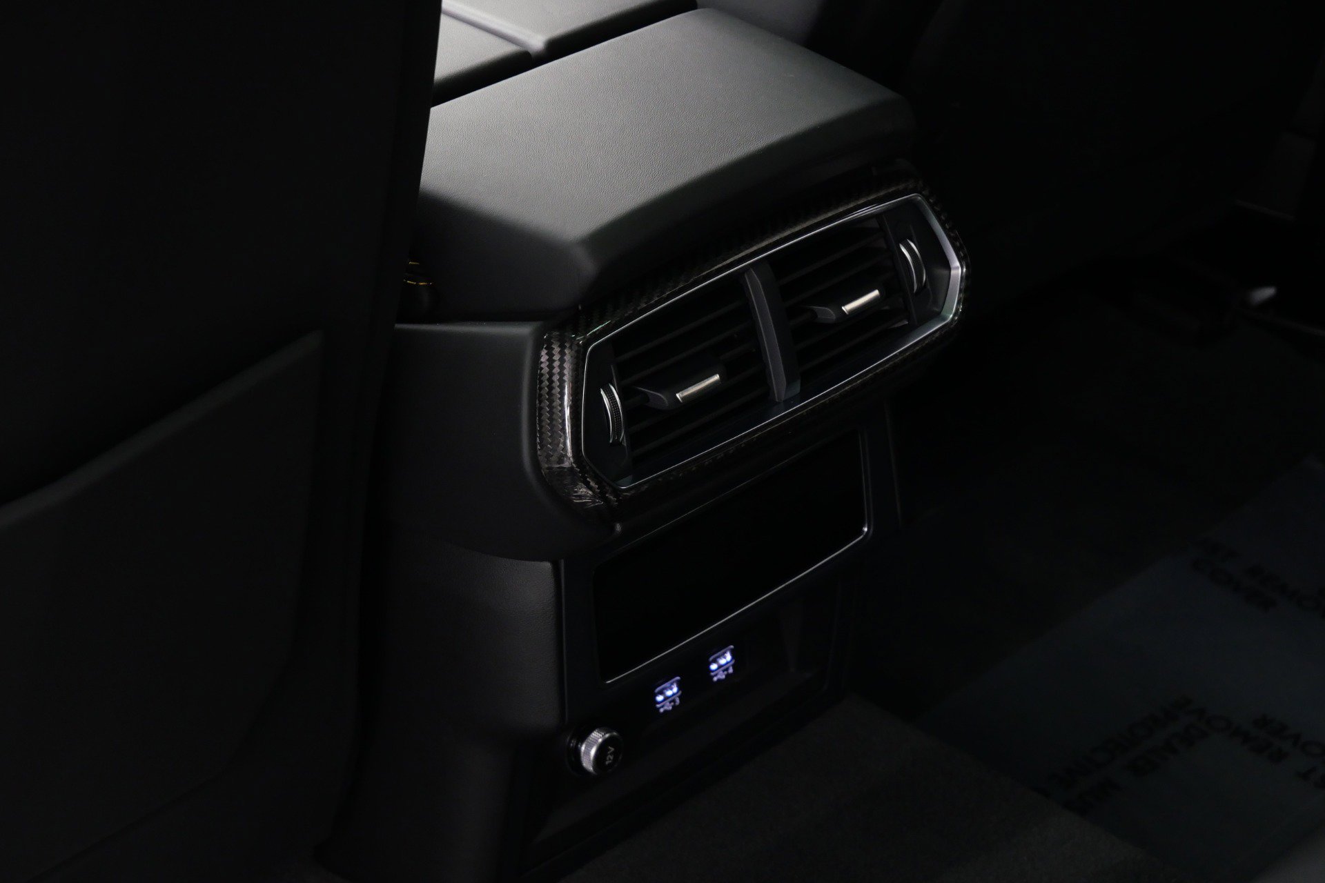 Used 2021 Lamborghini Urus AWD/4WD image 34