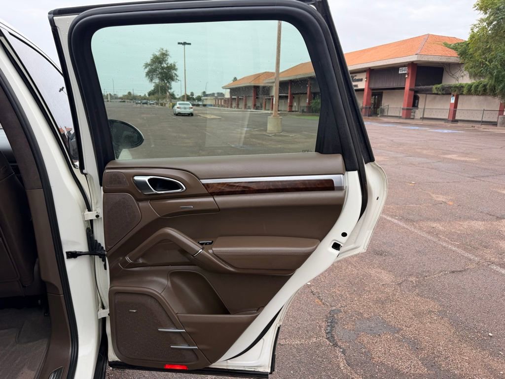 Used 2012 Porsche Cayenne Turbo image 17