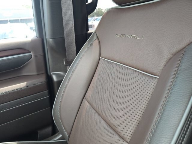 Used 2026 GMC Sierra 2500 Denali w/ Denali Reserve Package AWD/4WD image 18