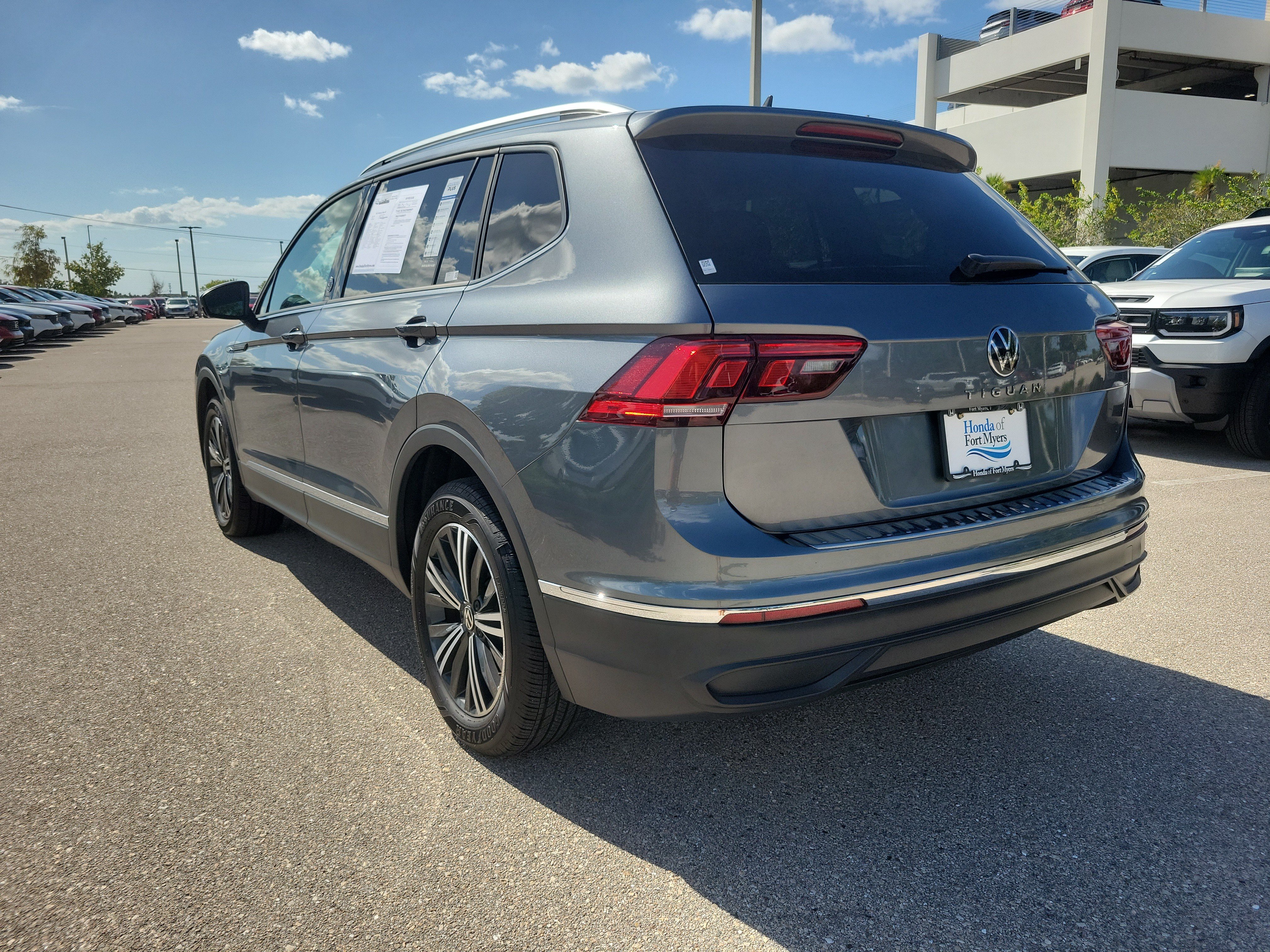 Used 2024 Volkswagen Tiguan SE FWD image 4