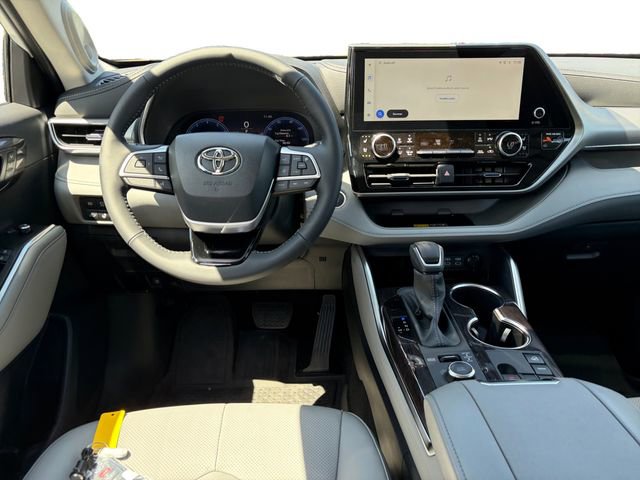 New 2026 Toyota Highlander Platinum AWD/4WD image 12