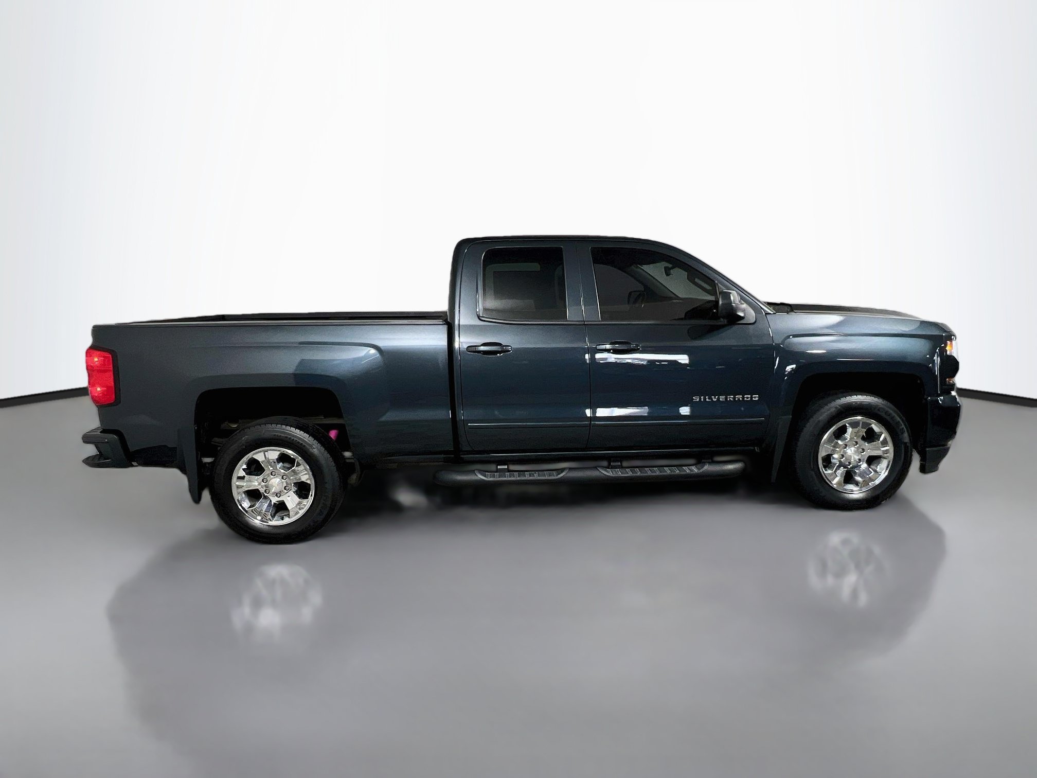 Used 2019 Chevrolet Silverado 1500 LT w/ All Star Edition AWD/4WD image 3