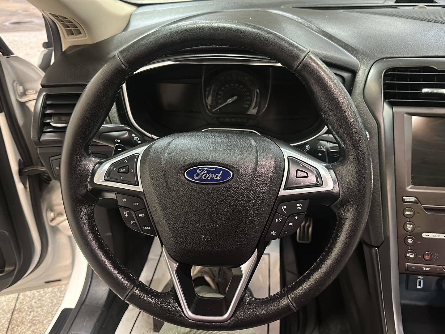 Used 2017 Ford Fusion Titanium image 16