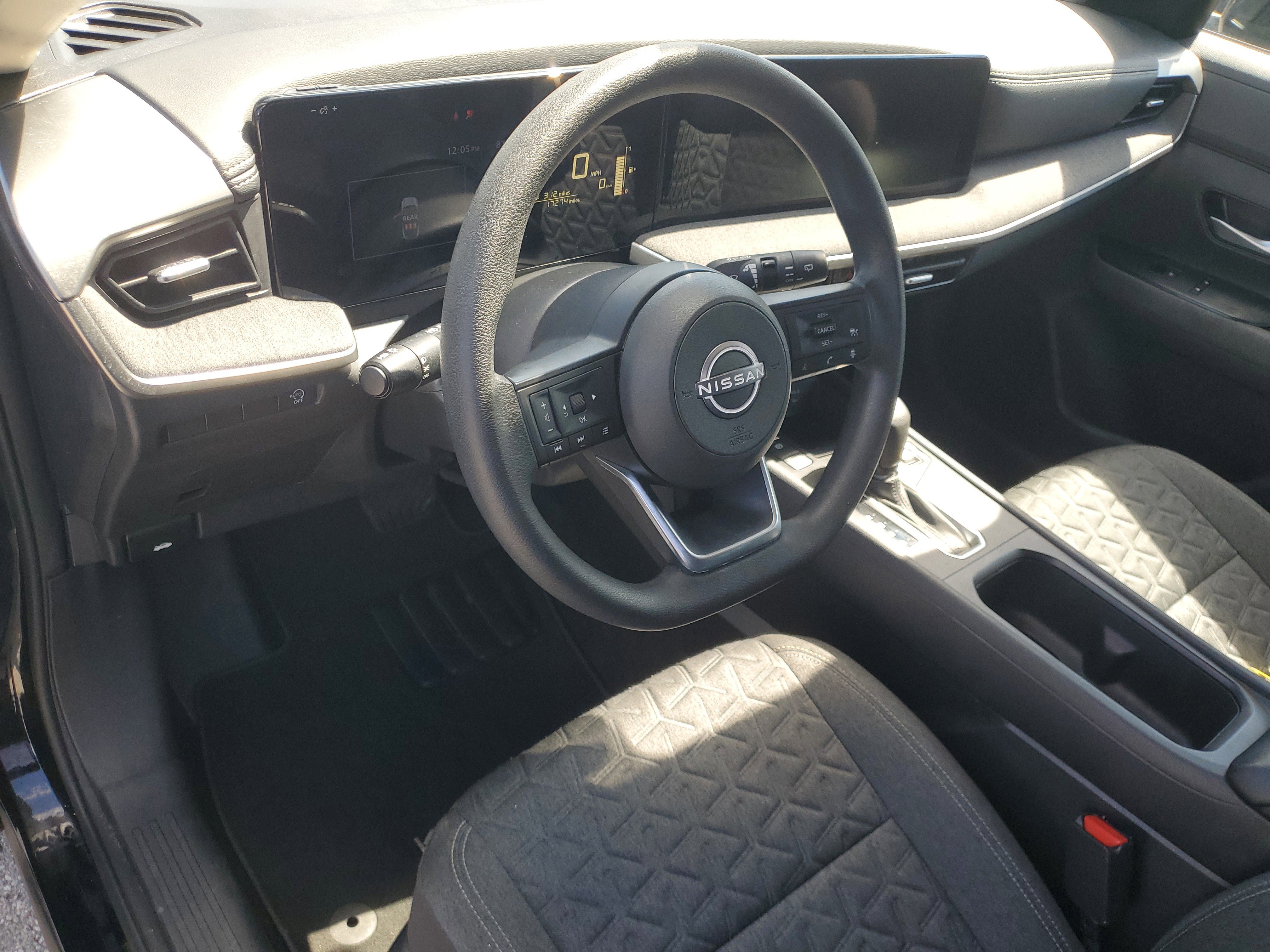 Used 2025 Nissan Kicks SV image 12