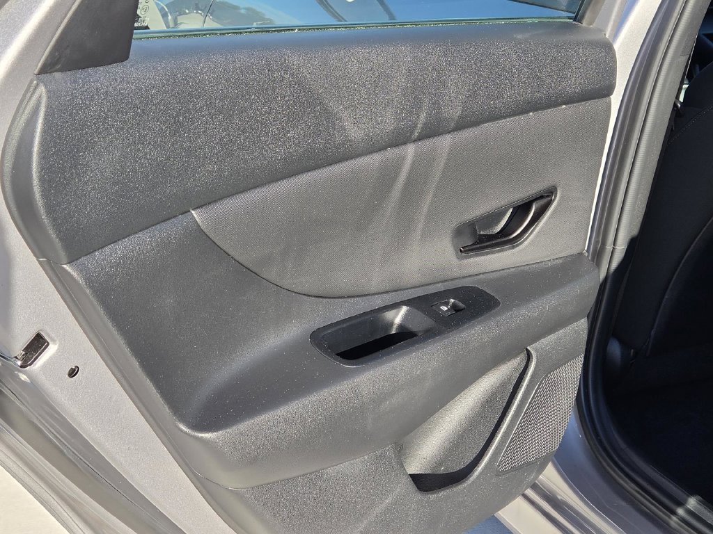 Used 2025 Hyundai Elantra Sport FWD image 37