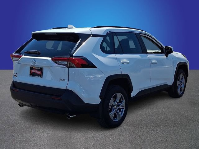 Used 2025 Toyota RAV4 XLE w/ Convenience Package FWD image 4