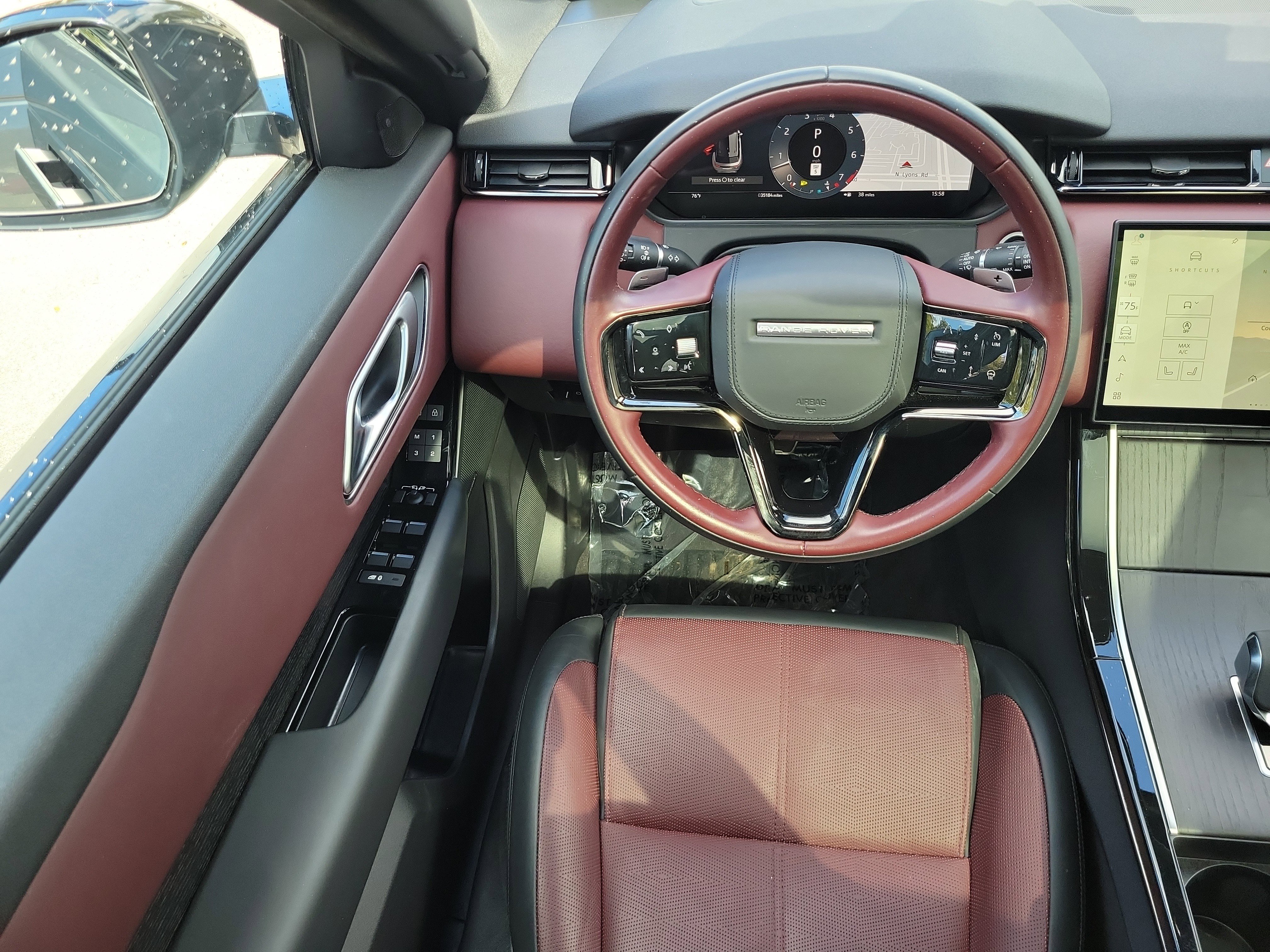 Used 2024 Land Rover Range Rover Velar Dynamic HSE image 15