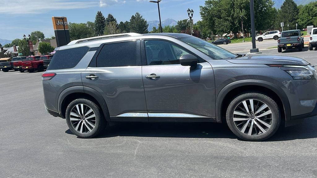 Used 2023 Nissan Pathfinder Platinum AWD/4WD image 4