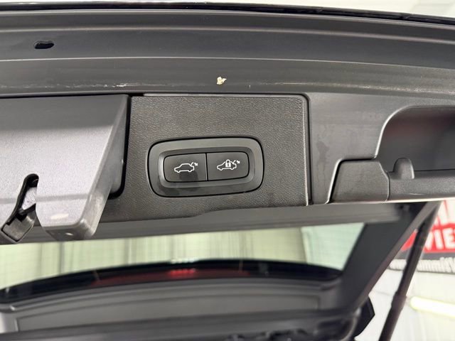 Used 2020 Volvo XC60 T6 Inscription w/ Protection Package image 10