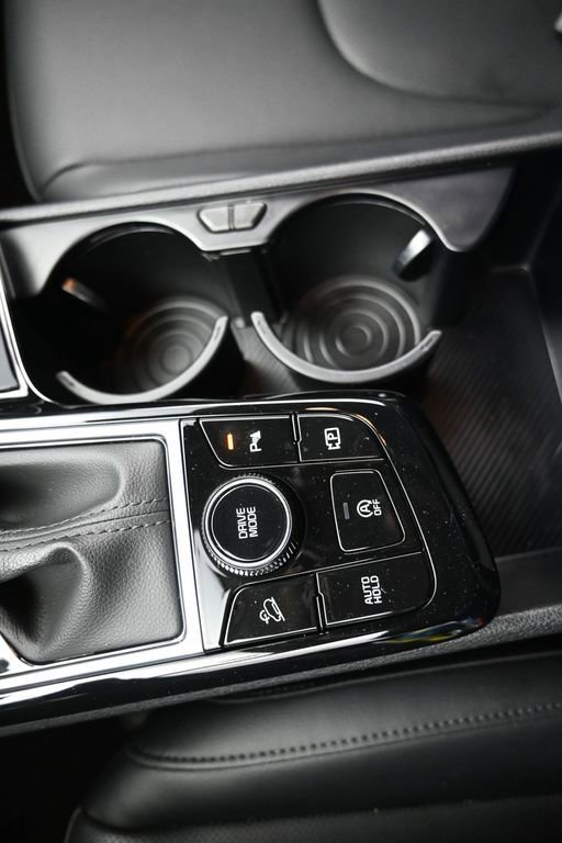 Used 2025 Kia Sportage EX FWD image 17